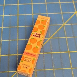 Revolution Sweet Peach Lip Oil 6ml New Sealed Box